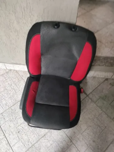 Bancos dianteiros de Sandero