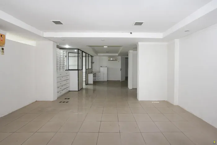 Sala comercial com estrutura pronta na José Lourenço, esquina com Antônio Sales