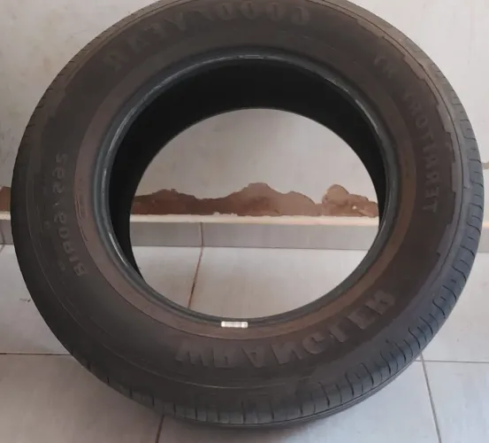 3 pneus 265/60R18 Goodyear em ótimo estado
