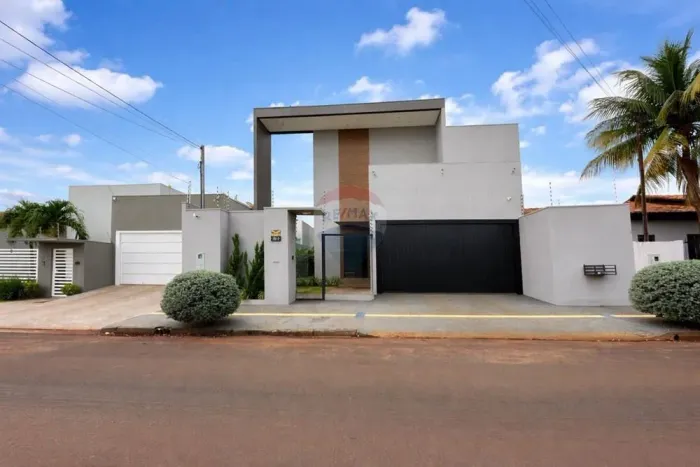 Sobrado de Alto Padrão com Energia Solar no Jardim Florisa 390m² de Sofisticação