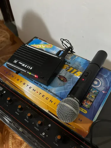 Microfone sem fio semi novo