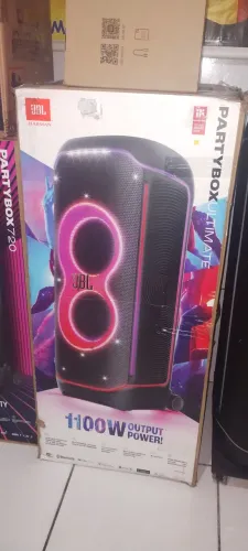 Vendo JBL partybox ultimate lacrada apenas 7.500 reais aceito cartão ZAP *90.chsma
