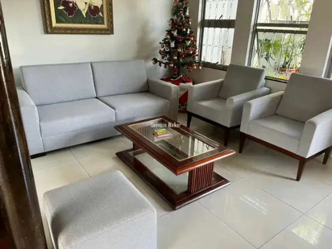 Sofás de alto padrão que unem conforto, sofisticação e design moderno.