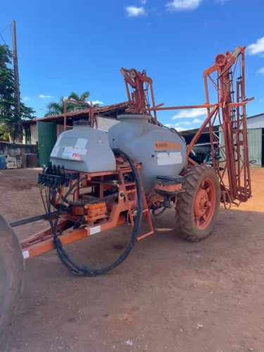 Máquina Pulverizador Jacto - AD 18 Advence 2000 litros