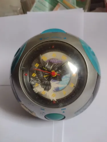 Rádio relógio do Batman antigo, AM/FM despertador, rádio não funciona, só o relógio <br>