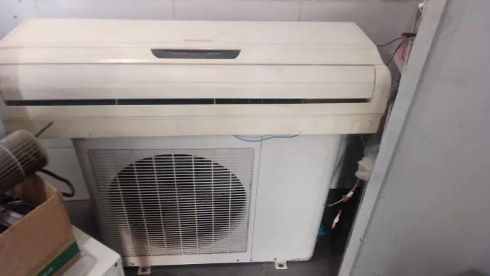 Ar condicionado split spling 22000btus,com manutenção emdia 