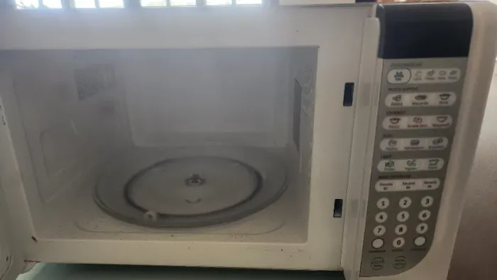 Micro-ondas Electrolux com defeito