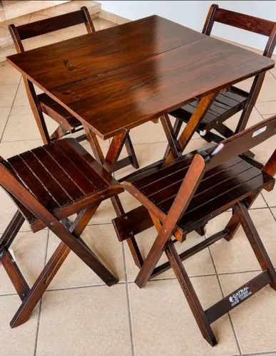 Mesa com 4 cadeiras