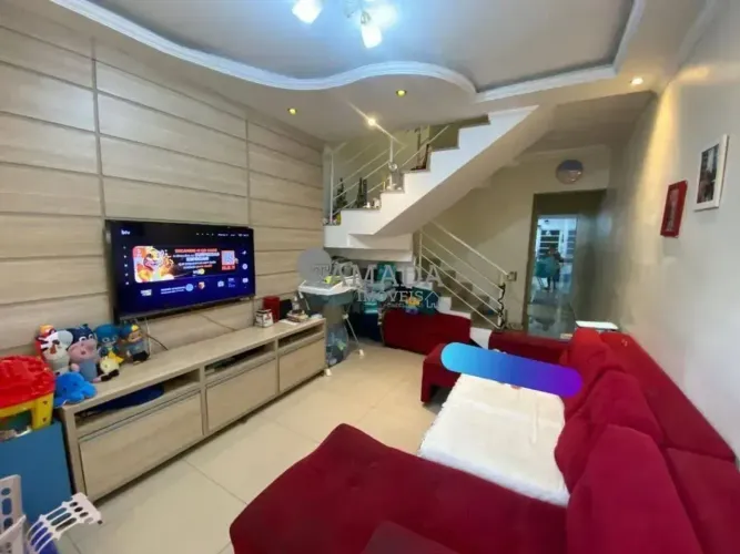 Sobrado frontal com 3 quartos sendo 1 suíte, área gourmet, 2 vagas à venda, 110 m² por R$