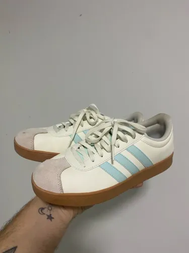 Vende-se Adidas VL Court 3.0