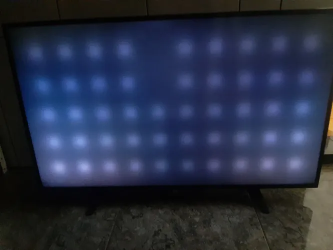 Vendo TV AOC 43 polegadas 500 reais com defeito na tela