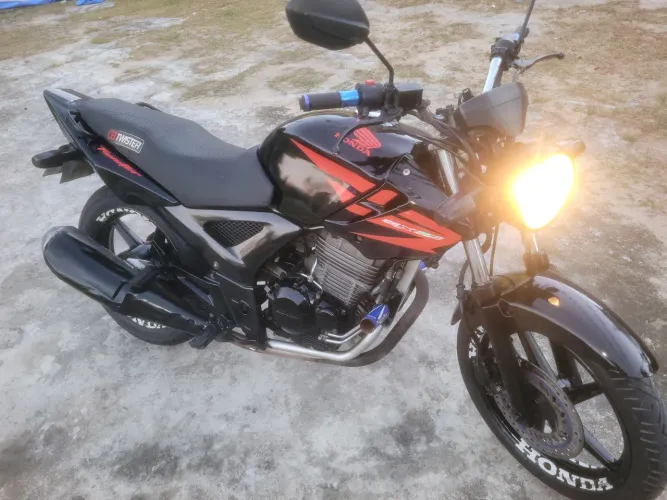 VENDO OU TROCO CBX TWISTER MUITO NOVA!!