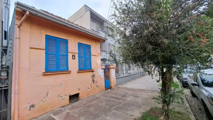 Terreno com projeto aprovado na Prefeitura, com casa de 1 dormitório no Rio Branco