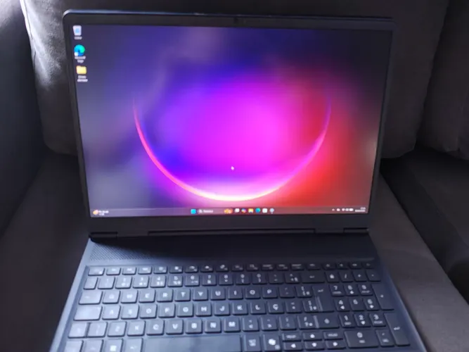 Notebook Dell alienware 16 aurora Core7 32gb 5600Mhz NVidia RTX 5050 8Gb Gddr7 NVMe 1 Tera