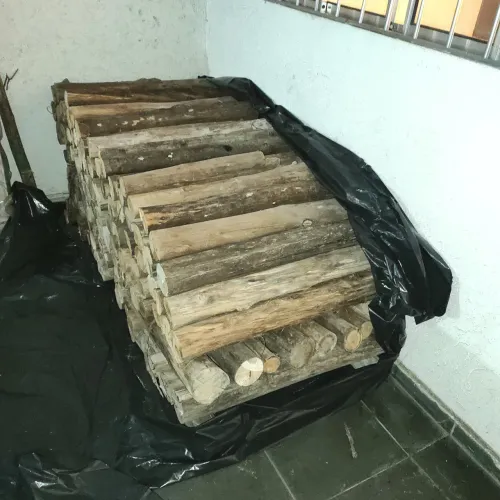 LENHA DE EUCALIPTO DE ÓTIMA QUALIDADE P/FORNO E FOGÃO A LENHA E LAREIRA. 20 REAIS - 10 KGS