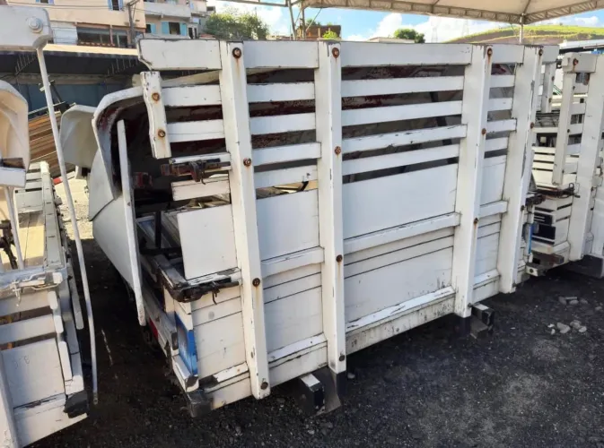 CARROCERIA HR DE 3,20m - Kia Bongo 3.20m 3.20 3e20 3.2 3,2 carroça caçamba baú HR