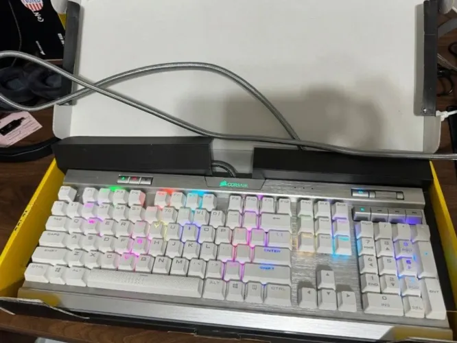 Teclado mecânico Corsair k70 RGB MK.2 Rapid Fire