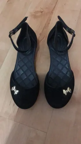 Sapato de camurça tam 33