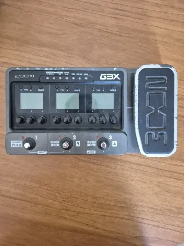 pedaleira de guitarra G3X - com pouca ferrugem mas funcionando perfeitamente