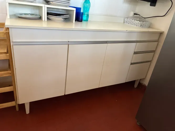 Balcão branco 4 portas e 2 gavetas