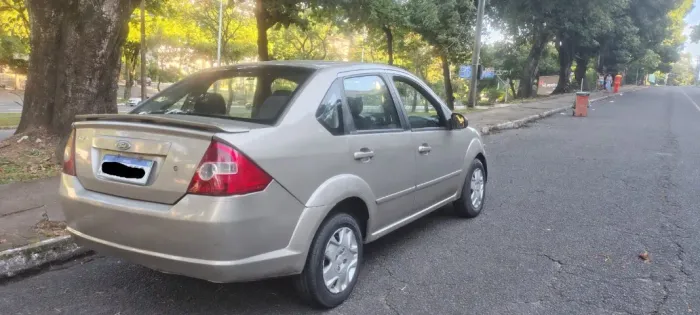 Ford Fiesta Sedan 1.0 8V Flex 4P 2008