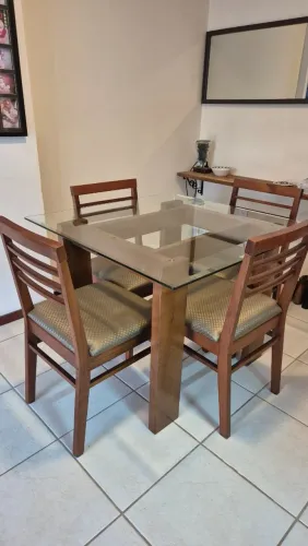 Mesa de Jantar Madeira com Tampo de Vidro Quadrada + 4 Cadeiras