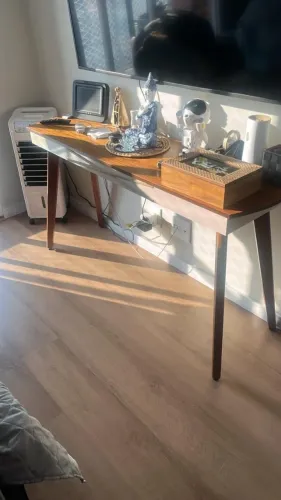 Aparador moderno em madeira 