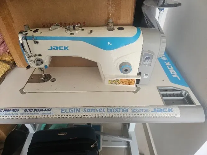 Máquina de costura reta industrial jack F4