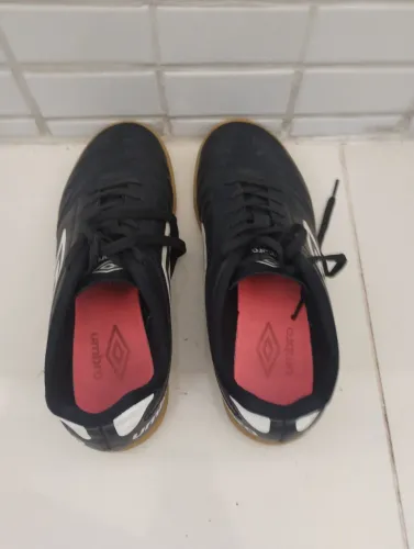 Chuteira futsal umbro