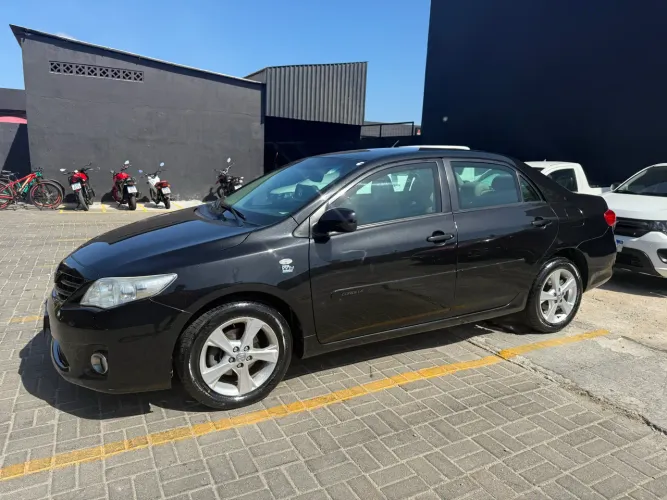 Toyota Corolla GLI 1.8 Flex 16V Aut. 2013