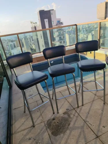 Vendo 3 banquetas metal com couro 74cm altura x 45 cm largura
