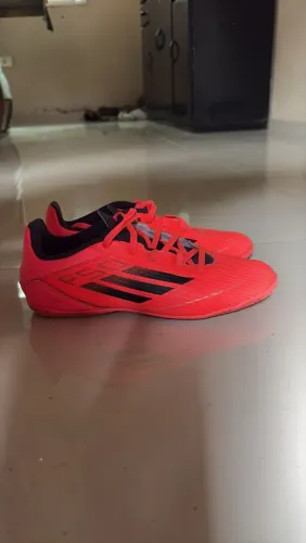 Chuteira society Adidas