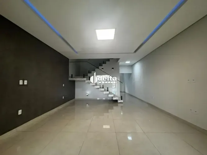 Casa residencial com 3 suítes, disponível para locação e venda no bairro Aclimação a em Ub