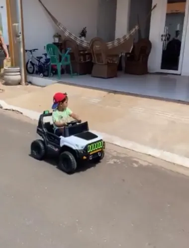 Carro elétrico infantil