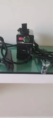 Inversora solda eletrodo MMA 103 profissional com cabos.