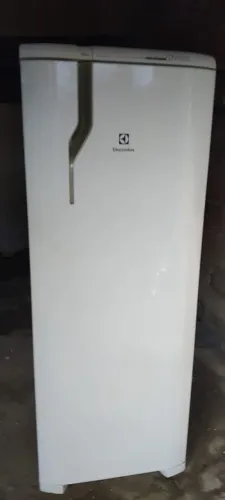 Geladeira Semi nova Electrolux 360L