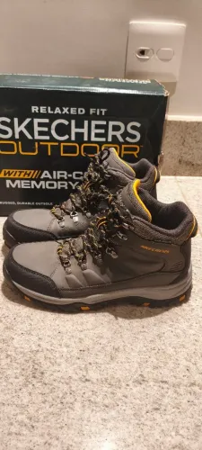 Bota couro impermeável Skerches 