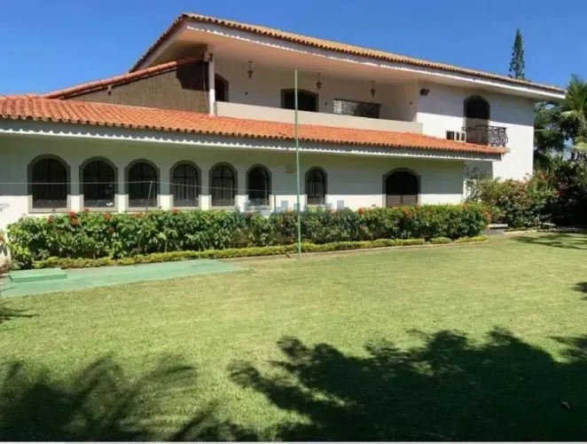 Casa colonial 4 suítes, terreno de 1384m² com 629m² de área construída, no condomínio Nova