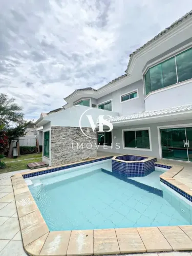 Casa Triplex - 5 Suites -Sobrado para venda tem 600 metros quadrados
