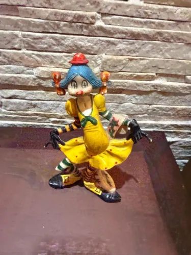 Escultura Decorativa Vintage Palhaça Pierrot em Cerâmica Pintada à Mão - 20cm