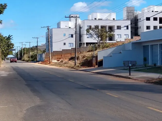 Vendo Lotes 1.000m2 para Comércios Prédios ou Casas no Bairro Lagoa Mansões