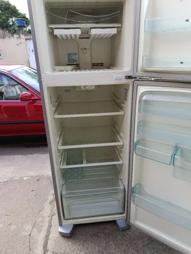 Geladeira super conservada 