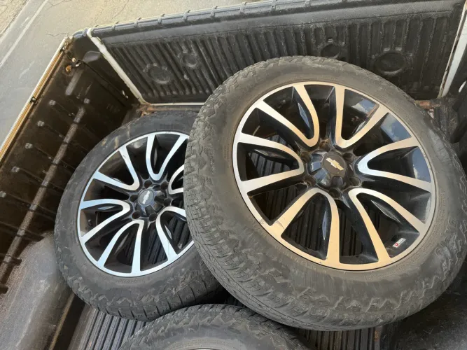 Rodas com Pneus S10 liga leve aro 20 