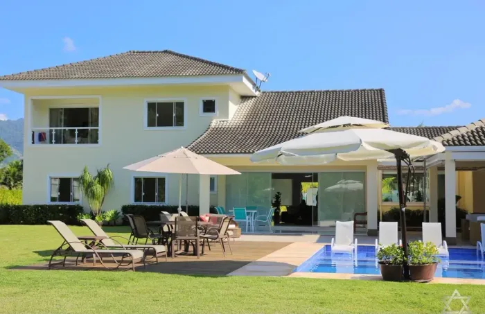 Casa a venda em Angra no Condomínio Porto Belo lindíssima e totalmente reformada