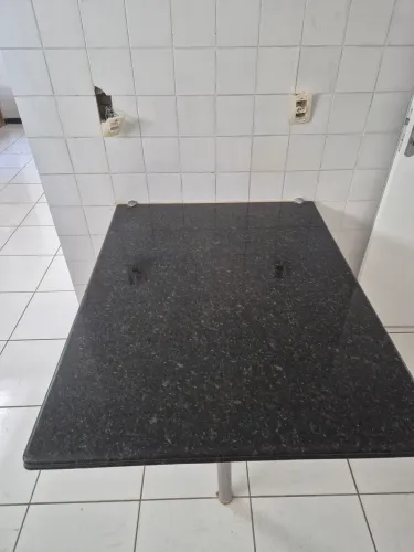 Mesa suspensa de Granito verde Ubatuba 