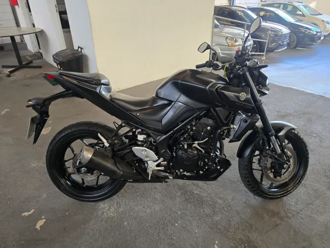 Yamaha MT03 preto fosco vendo troco e financio 