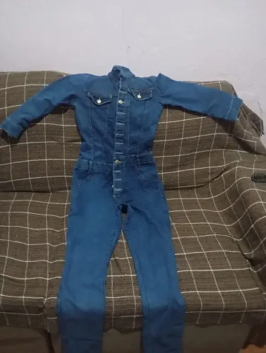 Macacão jeans de calça número 38 com elastano  novo 