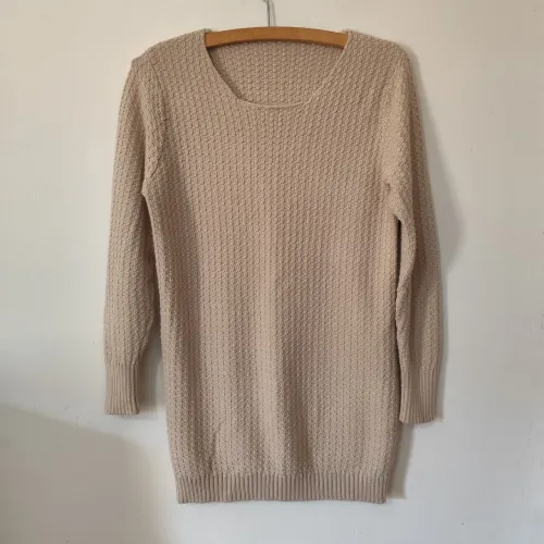 (lindo bordado nas costas) Blusa de Tricô Canelado Bege (Tamanho M)