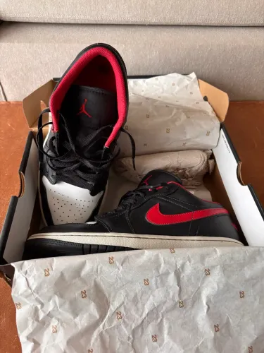 Tênis Jordan 1 low black fire red white - Nike