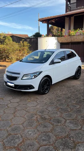 Chevrolet Onix Hatch LT 1.4 8V Flex Power Mec. 4P 2015